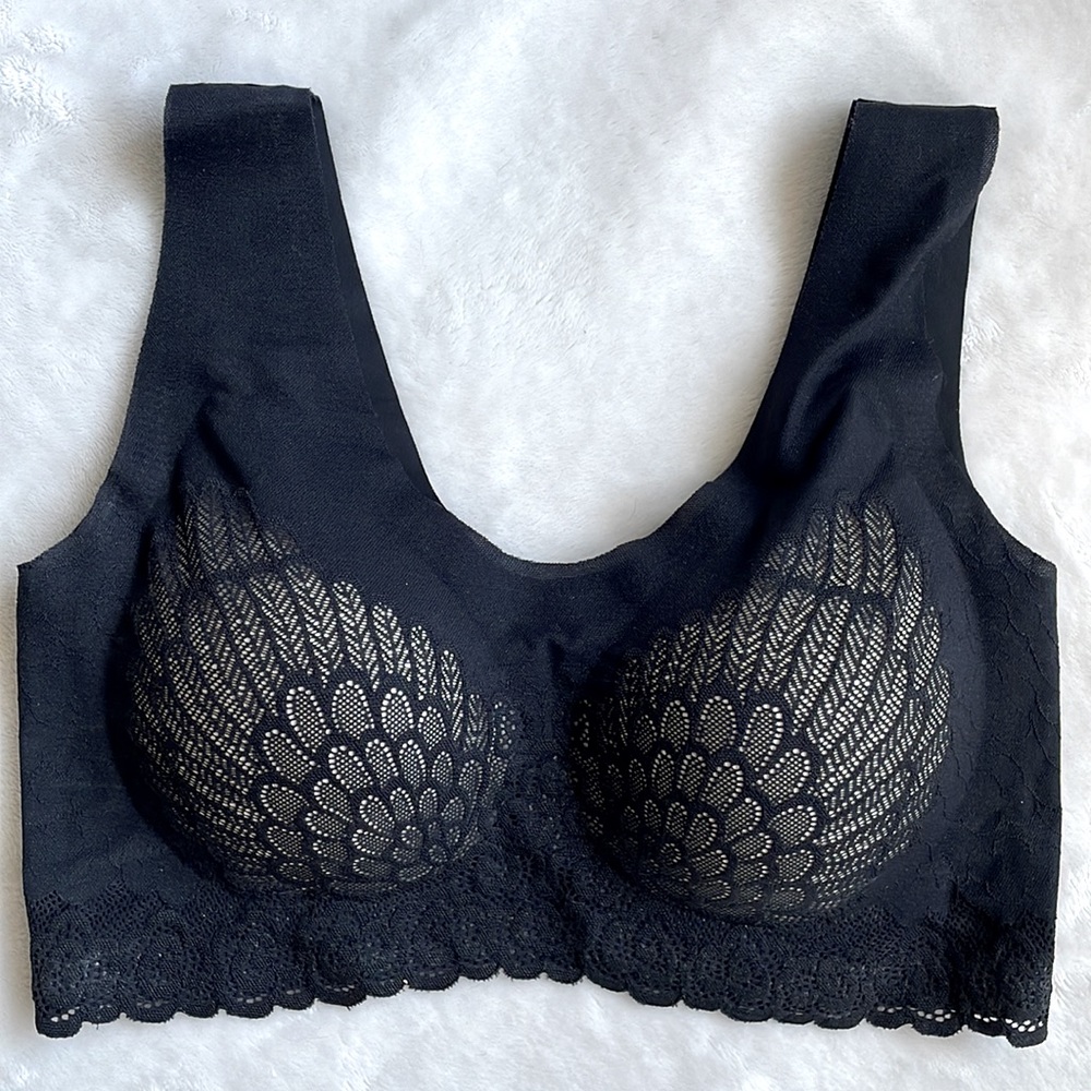 NWT: Comfort Form, Wireless Bra!